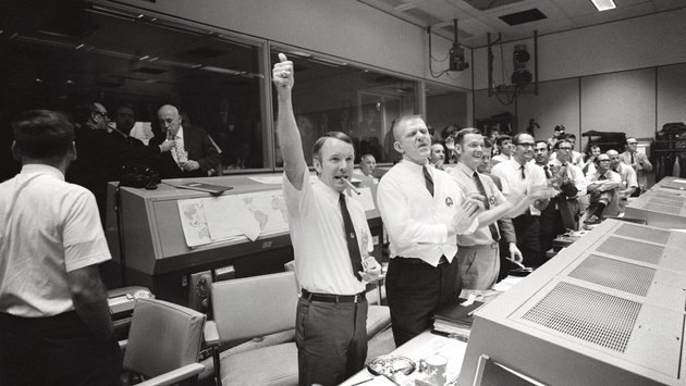Az Apollo–13 sikeres hazatérése