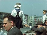Ötvenhatosok tere (Sztálin tér), május 1-i felvonulás. Hidas István, Rákosi Mátyás, Dobi István a dísztribünön (1955)