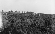 A somme-i csata idején készült fotó. Egyike azon három képnek, amelyek Hackney a 36. ulsteri lövészhadosztály katonájaként 1916. július 1-jén, a csata első napján készített. A kép tetején látható, ahogy német katonák megadják magukat