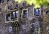 A krumlovi kastély ablakai, ahonnan Ausztriai Julius Ceasar is kitekinthetett egykor