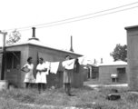 A fekete dolgozókat leggyakrabban farostlemez barakkokban szállásolták el, amelyek jóval kevésbé voltak komfortosak, mint az előregyártott házak.