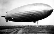 A Hindenburg víztől szabadul meg a simább landolás érdekében a New Jersey állambeli Lakehurstben, egy korábbi útján, 1936. május 9-én.