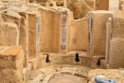 Nyilvános vécé maradványai Tunéziában