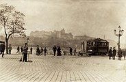 Krisztina körút, mögötte a Vérmező. Háttérben a nyugati várlejtő, 1906