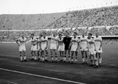 Olimpiai Stadion, a magyar válogatott a döntő után (Magyarország - Jugoszlávia 2-0). Lantos, Bozsik, Czibor, Palotás, Lóránt, Zakariás, Grosics, Kocsis, Hidegkúti, Puskás, Buzánszky, 1953