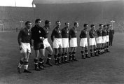 Wembley stadion, a magyar válogatott a 6-3-as meccs előtt- Puskás, Grosics, Lóránt, Hidegkúti, Buzánszky, Lantos, Zakariás, Czibor Bozsik, Budai II., Kocsis, 1953