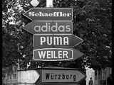 Útjelző táblák Herzogenaurachban, amelyek a két márka üzemeit is mutatják (kép forrása: Twitter)