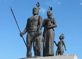 Gonzalo Guerrero és családja szobra a mexikói Chetumal városában (kép forrása: theyucatantimes.com)