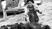 Holttest mellett síró nő Phnompenben 1975 áprilisában (kép forrása:  CNN)