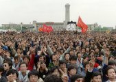 A tavaszi egyetemi sztrájkmozgalom vezetett a végül júniusban rendkívüli kormányzati erőszakkal feloszlatott Tienanmen téri óriástüntetéshez is (kép forrása: hongkongfp.com)