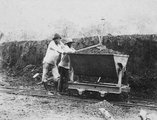 Jamaikai munkások a csatornánál 1885-ben (kép forrása: mashable.com)