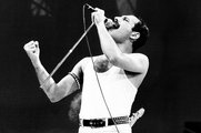 Freddie Mercury 1985-ben (kép forrása: billboard.com)