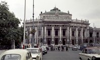 1966, a Burgtheater a Városháza felől nézve