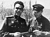 Brezsnyev (b) a Vörös Hadsereg politikai tisztjeként a második világháború idején,1943. június 1-jén (kép forrása: rbth.com)