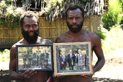 Vanuatui lakosok Fülöp képével