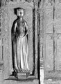 Johanna hercegnő szobra édesapja sírjánál a westminsteri apátságban (kép forrása: Wikimedia Commons)