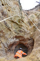 A barlang megközelítése (kép forrása: thehistoryblog.com / Archaeology South East)