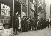 Sorban álló emberek San Franciscóban, 1918. (kép forrása: Wikimedia Commons)