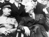 Sztálin és Roosevelt a teheráni konferencián (kép forrása: Wikimedia Commons)