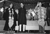 A dalai láma, Dzsaváharlál Nehru indiai miniszterelnök és Csou En-laj kínai miniszterelnök Indiában, 1956. (kép forrása: Wikimedia Commons)