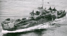 Amerikától kölcsönzött szállítóhajók segítségével rakták partra a szovjetek a gyalogságot Sumsu szigetén 1945. augusztus 18-án