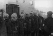 Elítéltek a sachsenhauseni koncentrációs táborban, amely remek álcául szolgált a titkos nyomda számára.