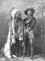 Bill vadnyugati showjának leghíresebb vendégszereplője Ülő Bika törzsfőnök volt, aki a Cody-tól ajándékba kapott szürke lovat és fehér kalapot az élete végéig őrzött.