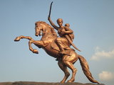 Laksmi Bai lovasszobra Szolápur városában, Mahárástra államban (kép forrása: Wikimedia Commons)