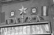 Pátvezérek árgus tekintete között. Tátra mozi a Török Flóris utcában. (1949)