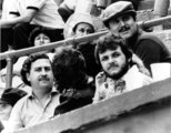 A hírhedt Medellín-kartell alapítói, Pablo Escobar (b) és Jorge Luis Ochoa (j, sapkában)