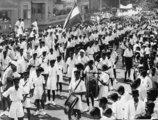 India 1947. augusztus 15-én ünnepelhette meg az első függetlenségi napját, miután több évszázad után elszakadtak a britektől. Első miniszterelnöke Dzsaváharlál Nehru lett.