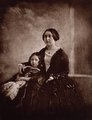 Az első ismert fotó Viktóriáról és legidősebb lányáról, 1845 