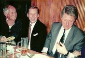 Hrabal Václav Havel cseh és Bill Clinton amerikai elnökkel az Arany Tigrisben 1994-ben