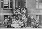 Bell (a jobb felső sarokban), pedagógiai oktatást nyújt a bostoni Süketnémák Iskolájának tanárainak, 1871.