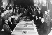 A breszt-litovszki békeegyezmény aláírása 1918. március 3-án.