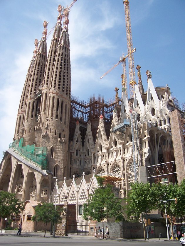 Sagrada Família, 2005 (Wikipedia / Sergi Larripa / CC BY-SA 3.0)