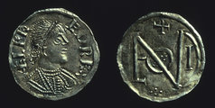 Alfréd király verette ezüst penny a 9. század végéről (ekkor már a ma is használatos angol valuta volt érvényben)
