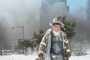 New York-i tűzoltó a helyszínen az épületek összeomlása után