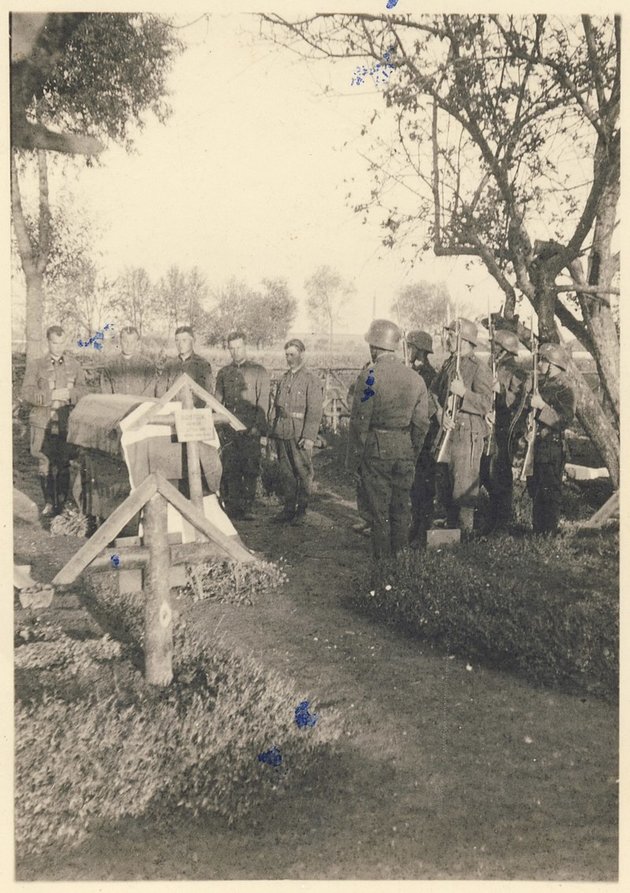 Honvédek temetése Oroszországban (forrás: wikipedia/Taz666/CC BY-SA 3.0)