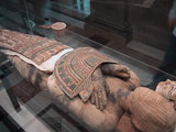 Egyiptomi múmia a párizsi Louvre-ben