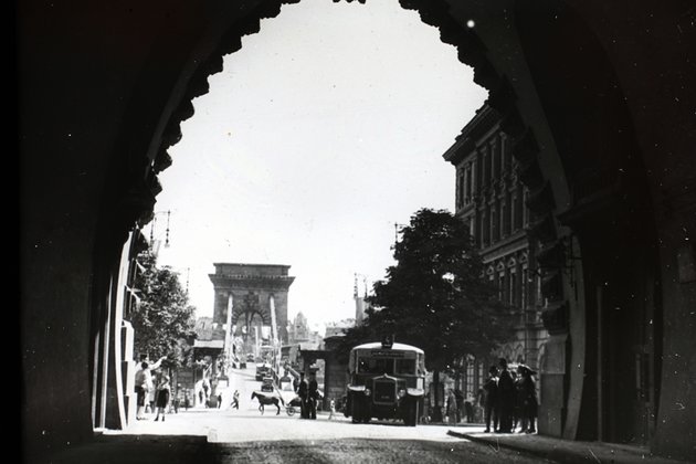 Fordított nézetben, a háttérben a Lánchíd (Kép forrása: Fortepan / Friss Ildikó, 1934)