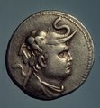 I. Démétriosz (ur. Kr. e. 161-150) uralkodása idején vert pénzérme, melyen jól látható az általa viselt elefántos korona