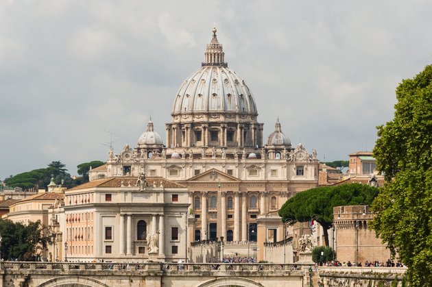 A Szent Péter-bazilika felépülését ugyan nem érhette meg, de terveivel hozzájárult a grandiózus épület elkészültéhez (Kép forrása: Wikipédia/ Jebulon/ CC0) 