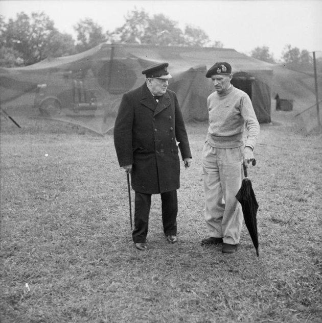 Churchill és Montgomery 1944 júliusában 