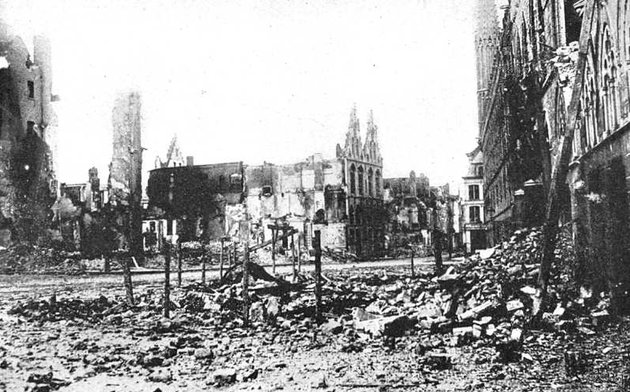 A lerombolt városi piactér 1915-ben