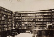József Ágost főherceg kistapolcsányi kastélyának könyvtára. A felvétel 1895-1899 között készült. (Fortepan / Budapest Főváros Levéltára)