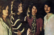 A Led Zeppelin 1970 körül (b-j: John Paul Jones, Robert Plant, Jimmy Page és John Bonham)