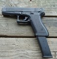 Glock 18 géppisztoly nagy, 30 lőszeres kapacitású tárral