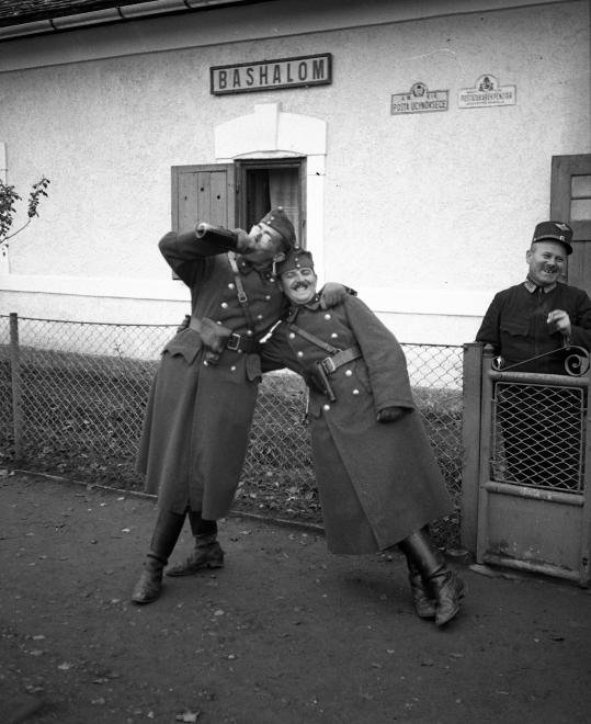 Vasutasok, 1939 (Kép forrása: Fortepan / Lissák Tivadar)