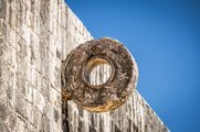 A mexikói Chichen Itza labdapályájának "kapuja"